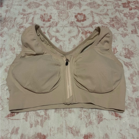 2 zip up bras medium, good condition - Picture 4 of 5